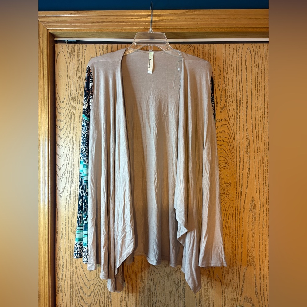 Emerald Oatmeal Printed Sleeve Open Front Cardigan NWOT